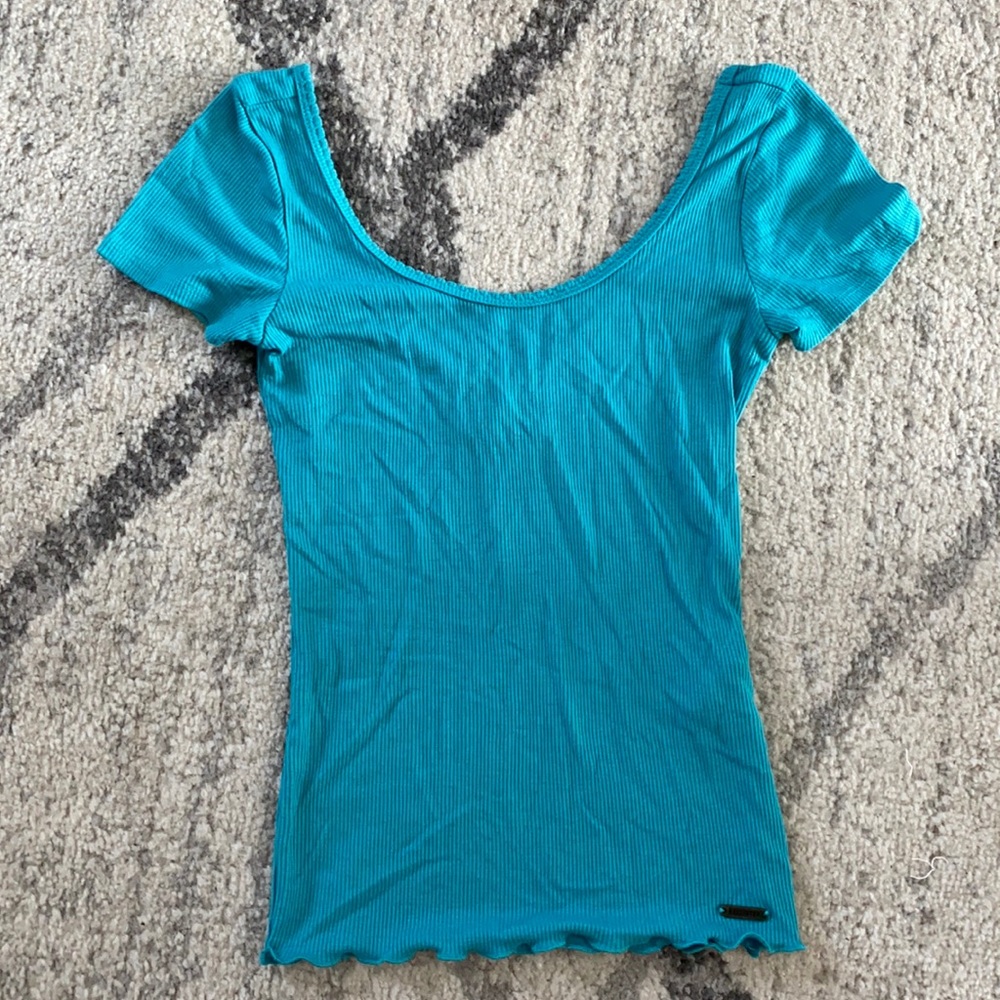 Hollister top